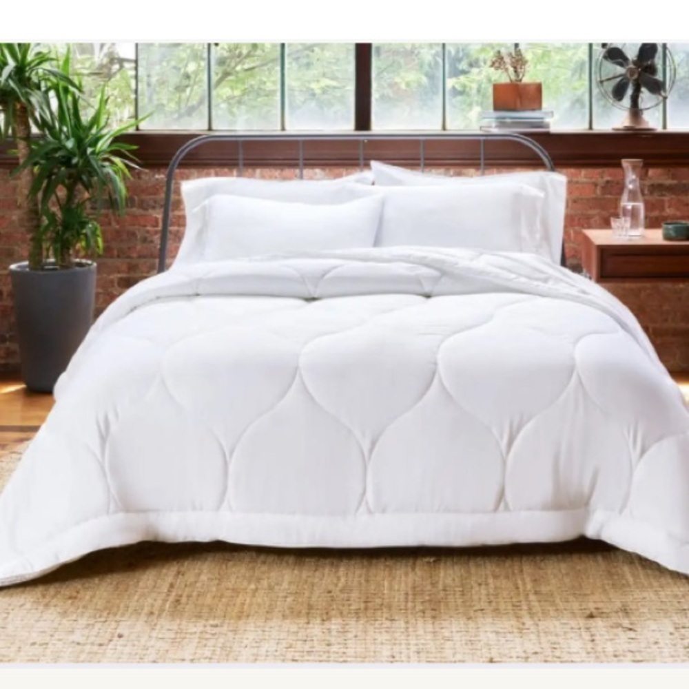 Luxurious White Comforter